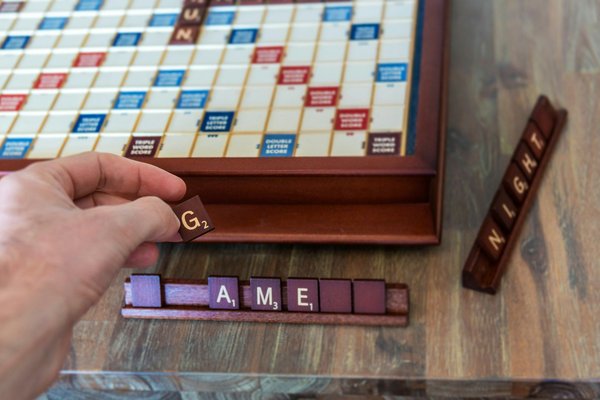 Quand tricher au Scrabble transforme le jeu en fête ?